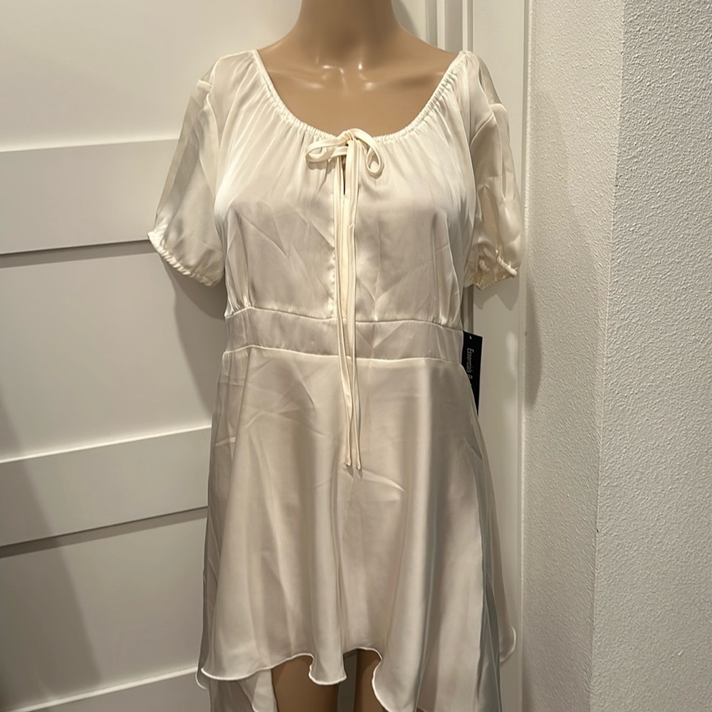 NWT Essentials by Milano Top Size L